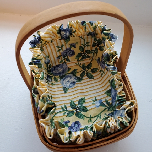 Longaberger Small Handle Basket with yellow and blue floral liner 1996 - Picture 8 of 12
